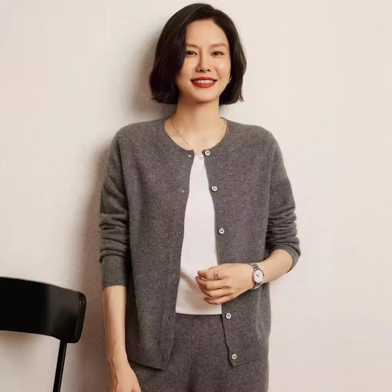 ニット レディース カシミヤブレンド ショート丈 クルーネック カーディガン 長袖 シングルボタン やわらか ふんわり 羽織り ゆったり 上品 きれいめ 通勤スタイル 秋冬｜セキュアデポ