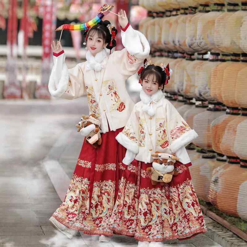 漢服 厚手 温かい 秋冬 親子服 女の子 子供服 キッズ 明朝様式 馬面スカート セットアップ 正月 新年 龍鳳刺繍 伝統衣装 発表会 お祝い イベント ポリエステル