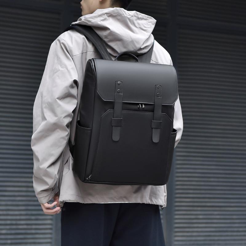 リュックサック メンズ 大容量 15インチPC収納 A4対応 負担軽減 軽量 エアクッション フラップ 通勤 通学 ビジネス 旅行 トラベル カジュアル おしゃれ 合成皮革 バックパック グリーン ブラック グレー