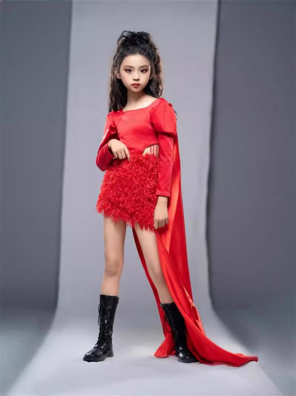 発表会衣装 ガールズ キッズ レッド セットアップ 3点セット 長袖 トップス ファーショートスカート ブローチ付きケープ あったか素材 秋冬 ファッションショー ダンス ステージ イベント お洒落 シンプル