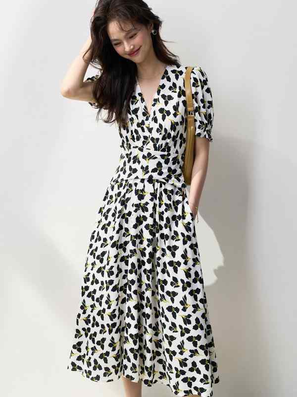 ワンピース レディース 着痩せ効果 ウエストマーク Vネック カシュクール ラップ風 半袖 シフォン 花柄 クローバー柄 ハイウエスト フレア ロング丈 エレガント 上品 通勤 夏 ブラック ホワイト