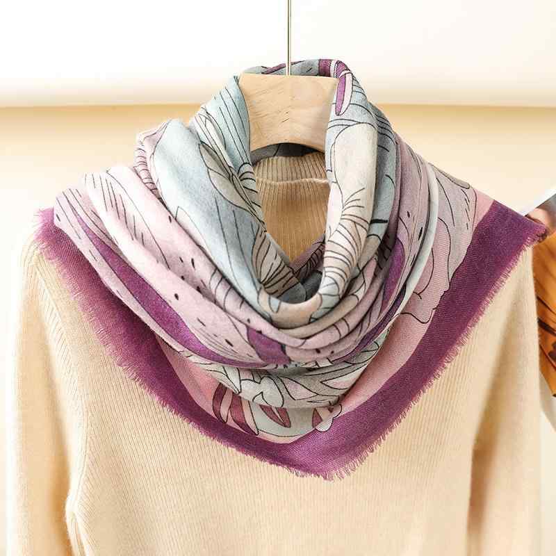 ストール レディース カシミヤ100% 大判 薄手 花柄 プリント ショール 135cm角 柔らかい 肌触り 通勤 オフィス ファッション 上品 秋冬 春 冷房対策
