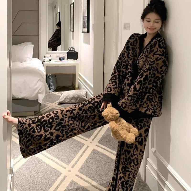 ルームウェア レディース 厚手 暖かい ヒョウ柄 もこもこ サンゴフリース ニット パジャマ Vネック カーディガン 長袖 ロングパンツ 上下2点セット 冬 かわいい