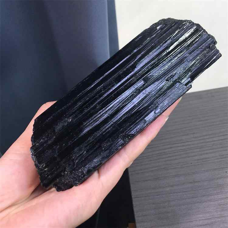 天然石 ブラックトルマリン 原石 大型 高硬度 明かり石 飾りつけ 砿物ひな形 学び取る用ひな形 室内装飾 力強さ石ころ ヒーリングストーン 素晴らしいたま物 生まれながら砿物