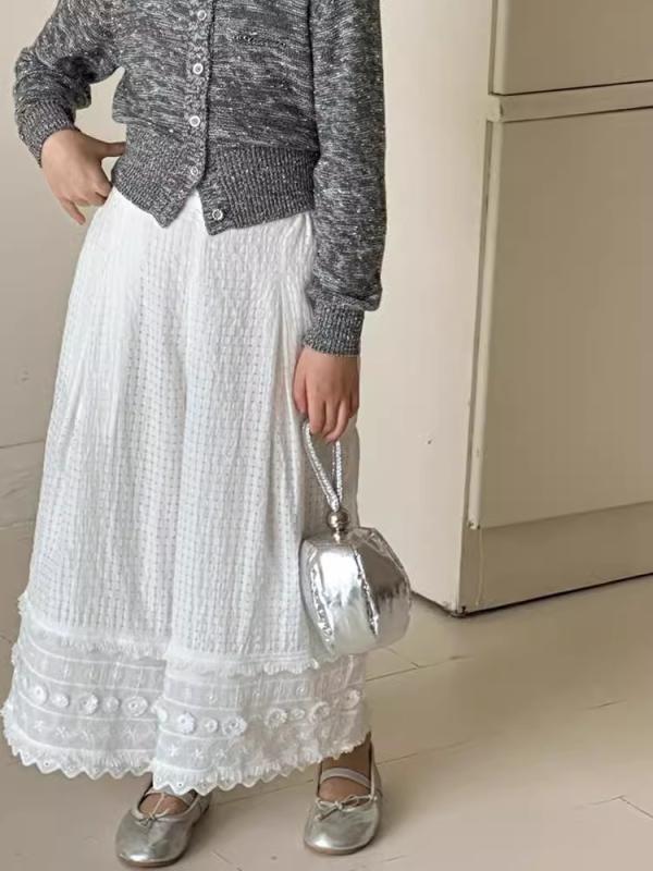 ワイドパンツ キッズ 女の子 柔らか素材 肌触り良い ナチュラル 森ガール風 レースデザイン ゆったり 楽ちん 小学生 中学生 ジュニア コットン 綿 ロング丈 かわいい おしゃれ 普段着 部屋着 春夏秋 オフホワイト