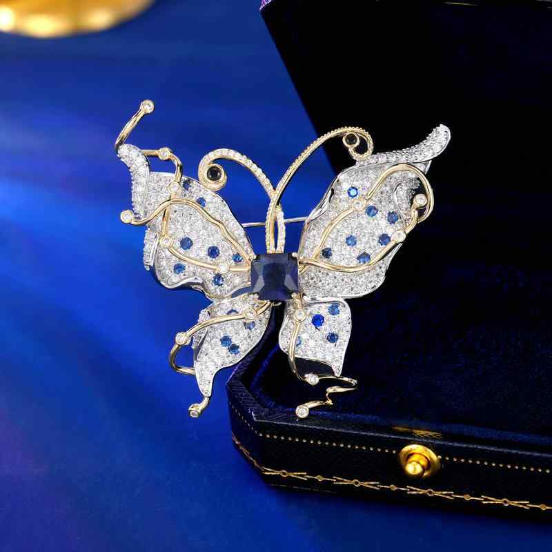 ブローチ レディース 多機能 カーディガン スカーフ 服留め アクセサリー 高級感 銅製 フルパヴェ ジルコニア 蝶々 結婚式 パーティー フォーマル 通勤 オフィス 上品 エレガント