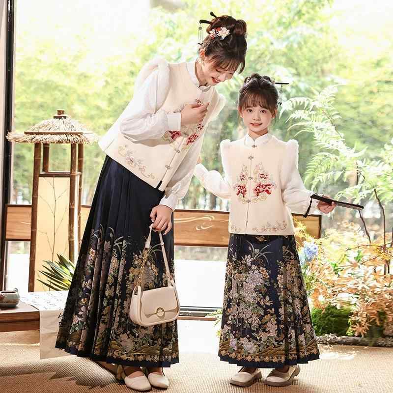 漢服 親子 母娘 御嬢さん キッズ 馬面裙 書き割り 中国風 御膳上等感 花柄 お姫様風 言い慣わし御召しもの 秋冬 もの柔らかな手当たり ポリエステル 混紡 綿裏地 紺色 金織り お出かけ
