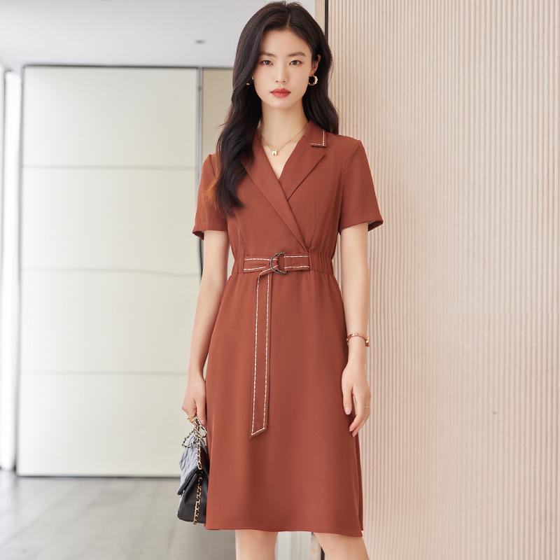 ワンピース レディース 通勤 ビジネス オフィス 制服 ユニフォーム 受付 テーラードカラー 半袖 ウエストベルト タイト ミディ丈 切り替え 無地 ポリエステル スパンデックス素材 春夏 上品 エレガント