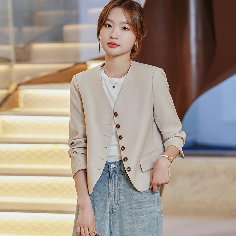 テーラードジャケット レディース 多ボタン ショート丈 Vネック 長袖 無地 ポリエステル素材 きれいめカジュアル 低身長向け オフィス 着回し抜群 大人女子 上品 春物