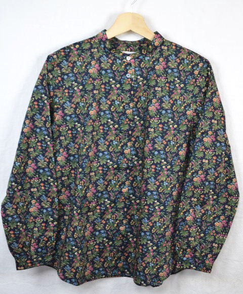 【百貨店SALE】Parkes(パークス)LIBERTYリバティ バンドカラーブラウスFloral Fable フローラルフェイブル（黒いこと） 日本製
