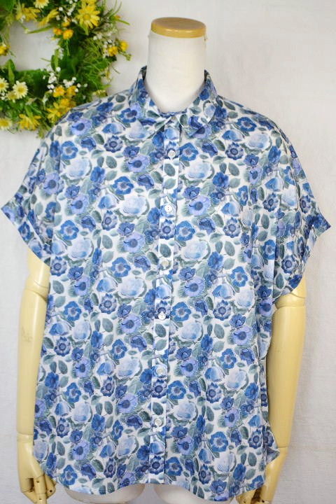 【百貨店SALE】クーポール（Coupole) LIBERTY リバティチュニックブラウスHeidi Roseハイジ・ローズ（青色）  日本製