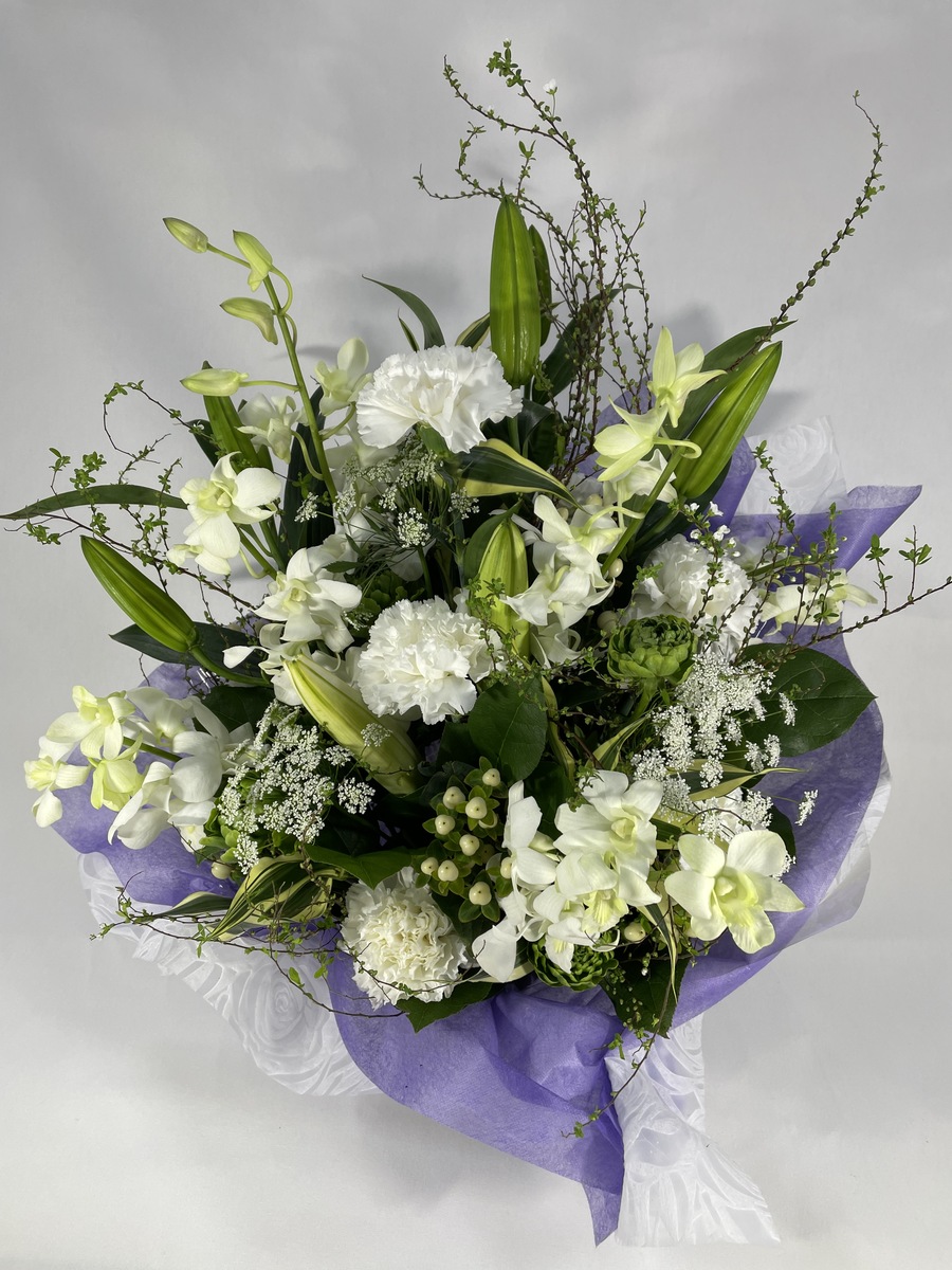 楽天市場 お供え用アレンジメント 生花 枝物 枝もの お供え花 アレンジ花 和風 和室 お供え お悔み お悔やみ 供花 香典 法事 法要 特別 命日 一周忌 お盆 新盆 初盆 お正月 お彼岸 供養花 アレンジメントフラワー 百合 ユリ 白い花 おしゃれ 上品 安らぎ 自然