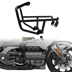 ブラック エンジン ガード クラッシュ バー ホンダ ゴールドウィング GL1800 バガー 18 アップに適合 Black Engine Guard Crash Bar Fit For Honda Goldwing GL1800 Bagger 18-Up 【並行輸入品】