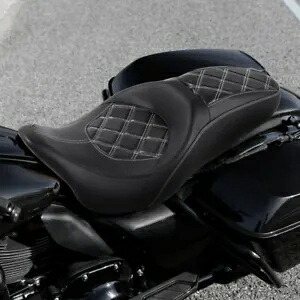 運転席助手席ピリオンシート ホワイトステッチ ハーレーツーリング 2009-2023 に適合 Driver Passenger Pillion Seat White Stitching Fit For Harley Touring 2009-2023 【並行輸入品】