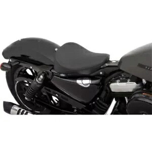 ドラッグスペシャリティーズ 0804-0737 ボバースタイル ソロシート スムース 10-22 スポーツスター用 Drag Specialties 0804-0737 Bobber-Style Solo Seat Smooth for 10-22 Sportster 【並行輸入品】