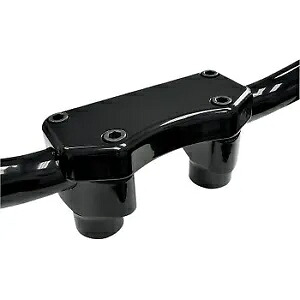 Drag Specialtys ブラック 高さ 1-1/2 インチ ライザー クランプ付き 1インチ ハーレー用 Drag Specialties Black 1-1/2\