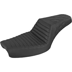SADDLEMEN ステップアップシート タックンロール/格子ステッチ 96-03 FXD用 896-04-176 SADDLEMEN 896-04-176 Step-Up Seat Tuck-n-Roll / Lattice Stitch for 96-03 FXD 【並行輸入品】