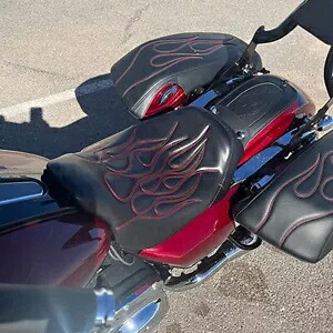 2008年以降のハーレーツーリングバガードレッサー用レッドファイアステッチロープロファイルソロシート Red Fire Stitched Low Profile Solo Seat For 2008+ Harley Touring Bagger Dresser 【並行輸入品】