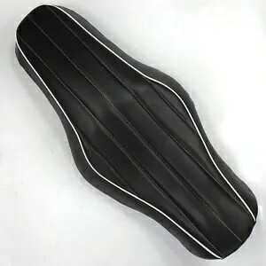 運転席助手席 2 アップ縦縞シート 2010-2015 ハーレー XL1200X X48 X72 用 Driver Passenger 2-up Vertical Stripes Seat For 2010-2015 Harley XL1200X X48 X72 【並行輸入品】