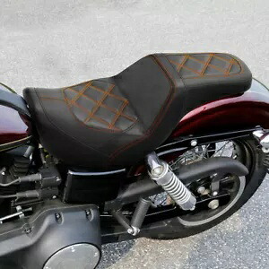 運転席&助手席ハーレーダイナワイドグライドFXDWG 06-17 ブラックオレンジに適合 Driver & Passenger Seat Fit For Harley Dyna Wide Glide FXDWG 06-17 Black Orange 【並行輸入品】