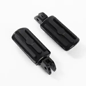 ブラックフロントライダーフットペグフットレストハーレースポーツグライドソフテイル18-2024に適合 Black Front Rider Foot Pegs Footrests Fit For Harley Sport Glide Softail 18-2024 【並行輸入品】