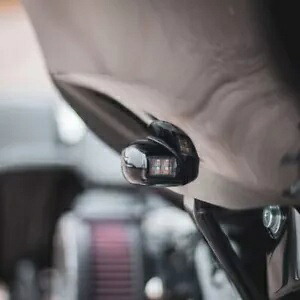 カスタムダイナミクス ブラック フロント LED ウインカー 2015-2024 ハーレー ロード グライドに適合 Custom Dynamics Black Front LED Turn Signals fits 2015-2024 Harley Road Glide 【並行輸入品】