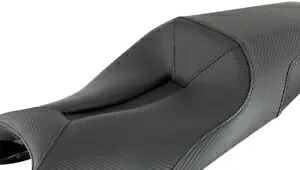 Saddlemen カーボンファイバー ゲルコア トラックシート 2019-2023 Indian FTR 1200 に適合 Saddlemen Carbon Fiber Gelcore Track Seat fits 2019-2023 Indian FTR 1200 【並行輸入品】