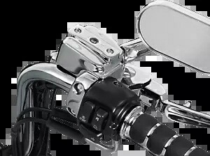 Kuryakyn 9119 デュアルディスククロームブレーキマスターシリンダーカバー 96-17 ハーレーダイナ用 Kuryakyn 9119 Dual Disc Chrome Brake Master Cylinder Cover for 96-17 Harley Dyna 【並行輸入品】