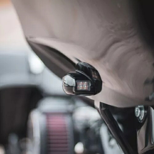カスタムダイナミクス ブラック フロント LED ウインカー 2015-2024 ハーレー ロード グライドに適合 Custom Dynamics Black Front LED Turn Signals fits 2015-2024 Harley Road Glide 【並行輸入品】