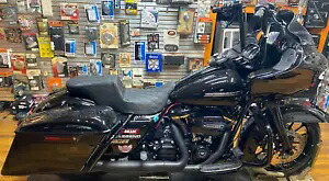 Saddlemen Tour ステップアップ格子ステッチシート 2008-2023 ハーレーツーリングモデル用 Saddlemen Tour Step-Up Lattice Stitch Seat for 2008-2023 Harley Touring Models 【並行輸入品】