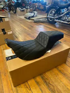 Saddlemen ステップアップ エクステンデッド リーチ ジェル シート 2008-2023 ハーレー ツーリング FLHX 用 Saddlemen Step-Up Extended Reach Gel Seat for 2008-2023 Harley Touring FLHX 【並行輸入品】