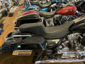 Saddlemen ステップアップ ジェルコアシート 1997-2007 ハーレー ツーリング エレクトラ ロード グライド用 Saddlemen Step Up Gel Core Seat for 1997-2007 Harley Touring Electra Road Glide 【並行輸入品】