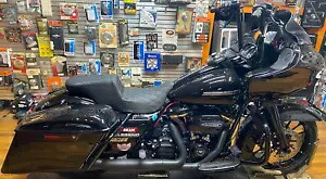 Saddlemen Tour ステップアップ格子ステッチシート 2008-2023 ハーレーツーリングモデル用 Saddlemen Tour Step-Up Lattice Stitch Seat for 2008-2023 Harley Touring Models 【並行輸入品】