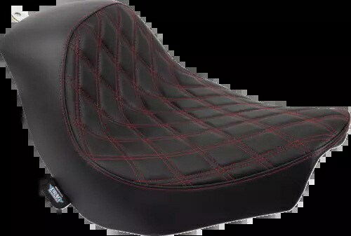 Drag Specialty レッド ダイヤモンド ソロシート 2018-2023 ハーレー ソフテイル ローライダー用 Drag Specialties Red Diamond Solo Seat for 2018-2023 Harley Softail Low Rider 【並行輸入品】