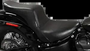 Le Pera チェロキー スムースシート 2018-2023 ハーレー ソフテイル ローライダー スポーツ グライド用 Le Pera Cherokee Smooth Seat for 2018-2023 Harley Softail Low Rider Sport Glide 【並行輸入品】