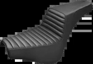 Saddlemen ステップアップ タックアンドロールシート 2018-2023 ハーレー ソフテイル ストリート ボブ FXBB 用 Saddlemen Step-Up Tuck-N-Roll Seat for 2018-2023 Harley Softail Street Bob FXBB 【並行輸入品】