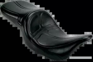 Le Pera Maverick ステッチシート 2008-2023 ハーレーツーリング FLHR FLHT FLHX FLTR に適合 Le Pera Maverick Stitched Seat fits 2008-2023 Harley Touring FLHR FLHT FLHX FLTR 【並行輸入品】