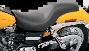 Saddlemen Profiler 低ゲルシート 2006-2017 ハーレー ダイナ FXDF FLD FXDB FXDI FXD35 Saddlemen Profiler Low Gel Seat 2006-2017 Harley Dyna FXDF FLD FXDB FXDI FXD35 【並行輸入品】