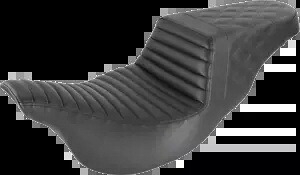 Saddlemen ステップアップ タックアンドロール ゲル シート 2008-2023 ハーレー ツーリング FLTRU FLTRX 用 Saddlemen Step Up Tuck-n-Roll Gel Seat for 2008-2023 Harley Touring FLTRU FLTRX 【並行輸入品】