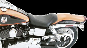 マスタング トリッパー ブラック ソロシート 1996-2003 ハーレー ダイナ FXDL FXDWG FXD FXDX 用 Mustang Tripper Black Solo Seat for 1996-2003 Harley Dyna FXDL FXDWG FXD FXDX 【並行輸入品】