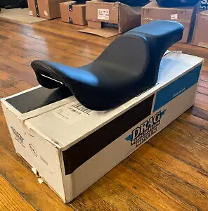 Drag Specialtys プレデター 2 アップ シート 1994-1996 ハーレーダビッドソン ロードキング FLHR 用 Drag Specialties Predator 2-Up Seat for 1994-1996 Harley Davidson Road King FLHR 【並行輸入品】