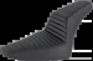 Saddlemen ステップアップ タック アンド ロール ジェル シート 2011-2017 ハーレー ソフテイル ブラックライン スリム Saddlemen Step-Up Tuck n Roll Gel Seat 2011-2017 Harley Softail Blackline Slim 【並行輸入品】