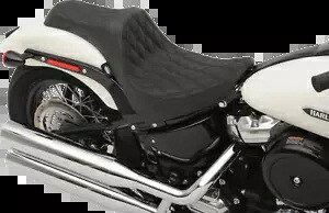 Drag Specialtys プレデター III シートは、2018-22 ハーレー ソフテイル ヘリテージ スリムに適合します。 Drag Specialties Predator III Seat fits 2018-22 Harley Softail Heritage Slim 【並行輸入品】