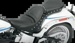 Saddlemen エクスプローラー スペシャル スタッズ ゲル シート 2006-2017 ハーレー ソフテイル FXST FLSTFB Saddlemen Explorer Special Studded Gel Seat 2006-2017 Harley Softail FXST FLSTFB 【並行輸入品】