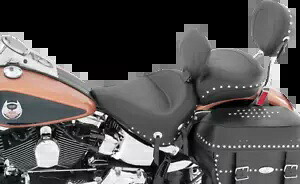 マスタング ワイド ソロ シート & バックレスト 2000-2015 ハーレー ソフテイル ヘリテージ スプリンガー用 Mustang Wide Solo Seat & Backrest for 2000-2015 Harley Softail Heritage Springer 【並行輸入品】