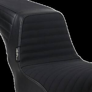Le Pera ビニール プリーツ グリップ テープ キックフリップ シート 2018-2021 ハーレー ソフテイル FXBB Le Pera Vinyl Pleated Grip Tape Kickflip Seat 2018-2021 Harley Softail FXBB 【並行輸入品】