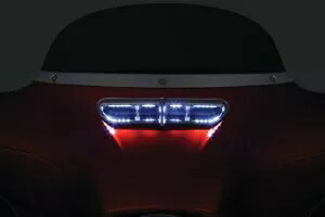 Kuryakyn 5053 クローム LED ライト付きフェアリング ベント 14-19 ハーレー ツーリング FLHX FLHTCUI Kuryakyn 5053 Chrome LED Lighted Fairing Vent 14-19 Harley Touring FLHX FLHTCUI 【並行輸入品】