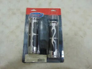 Kuryakyn ISO フレーミング グリップ 7/8 インチ P/N: 497397 Kuryakyn ISO Flaming Grips 7/8\