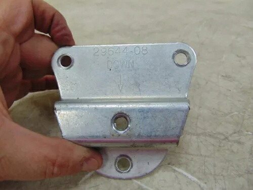 ハーレーダビッドソン エアクリーナー取り付けブラケット 08-13 FLH、FLT P/N 29644-08 Harley Davidson Air Cleaner Mounting Bracket 08-13 FLH, FLT P/N 29644-08 【並行輸入品】