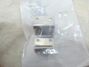 純正ハーレー 93-13 サドルバッグアッパーヒンジプレート数量 1 P/N: 53426-87 Genuine Harley 93-13 Saddlebag Upper Hinge Plate QTY 1 P/N: 53426-87 【並行輸入品】